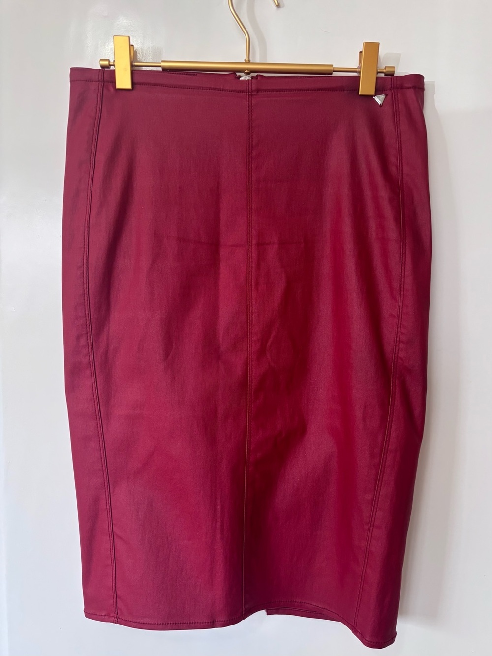 Guess| Burgundy Red Faux Leather Back Gold Zipper Above Knee Pencil Skirt Sz M